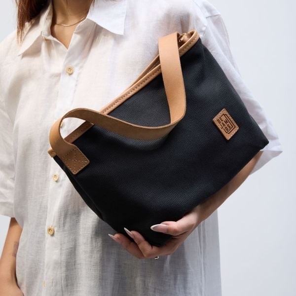 POETRY SHOULDER BAG 2024