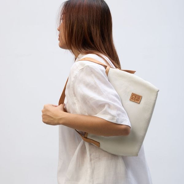 POETRY SHOULDER BAG 2024