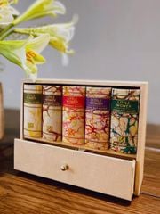  MINIATURE BOOKS_NHỮNG NGƯỜI PHỤ NỮ BÉ NHỎ:  Bản giới hạn lụa tơ tằm gồm 5 cuốn 