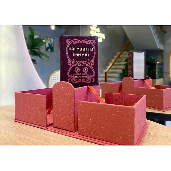 Sách văn học kinh điển, Tiểu thuyết văn học Hai Mươi Tư Con Mắt - Bản Vi Quyển Lụa Tơ Tằm - Phúc Minh Books