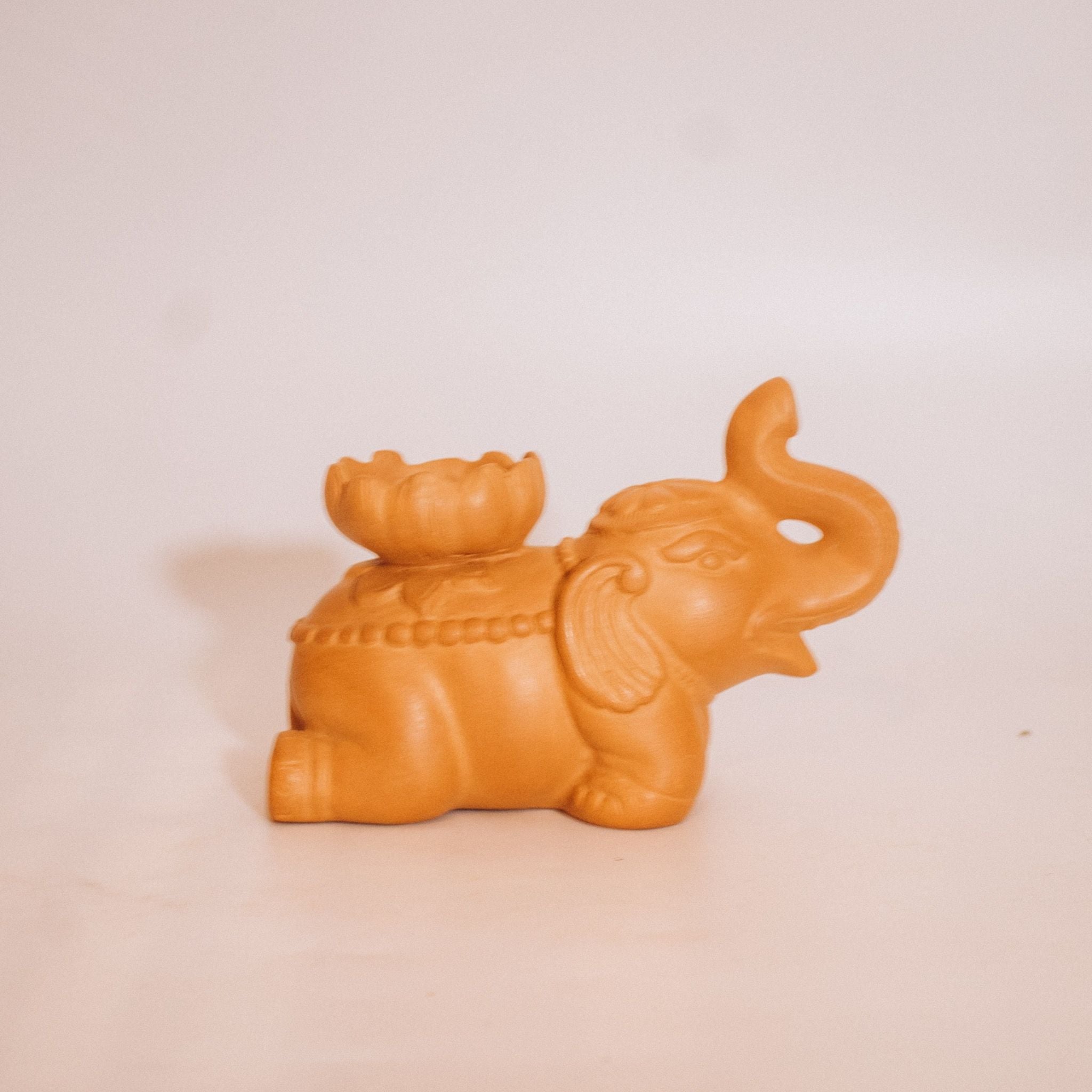  Đế Bỏ Nến Tealight - Con Voi Quỳ - DN58 