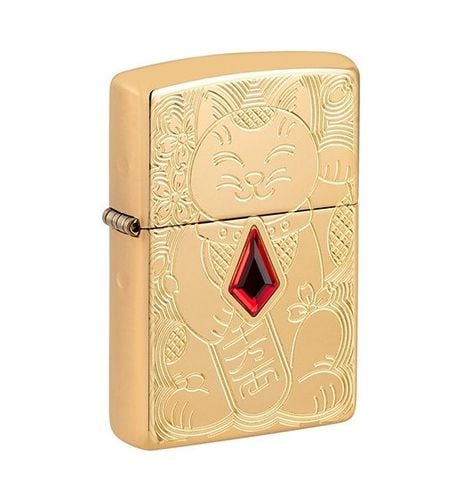 Bật Lửa Zippo 49802 – Zippo Lucky Cat Design Emblem Attached Armor® High Polish Brass Mèo Đính Đá Đỏ Chiêu Tài May Mẵn Z309