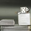 BẬT LỬA ZIPPO SATIN EMBLEM CHỦ ĐỀ LY RƯỢU JIMBEAM  NĂM 2008 Z77