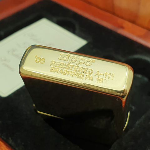 BẬT LỬA ZIPPO SOLID GOLD VÀNG KHỐI 18KT LIMITTED ZQH18