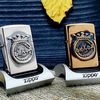 BẬT LỬA ZIPPO LIMITTED 300 CHIẾC TOÀN THẾ GIỚI EMBLEM CHỦ ĐỀ KỶ NIỆM 25 NĂM THƯƠNG HIỆU (CỰC HIẾM) NĂM 2006 ZL164