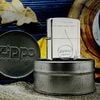 BẬT LỬA ZIPPO BỘ ĐẾ LON ZIPPO MẠ PLATIUM VÀNG TRẮNG ĐỜI XI LA MÃ, ĂN MÒN CHỦ ĐỀ VỎ HỘP ZIPPO THỜI 1970S RẤT HIẾM ZL190