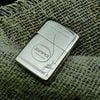 BẬT LỬA ZIPPO BỘ ĐẾ LON ZIPPO MẠ PLATIUM VÀNG TRẮNG ĐỜI XI LA MÃ, ĂN MÒN CHỦ ĐỀ VỎ HỘP ZIPPO THỜI 1970S RẤT HIẾM ZL190