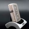 BẬT LỬA ZIPPO MẠ BẠC GIẢ CỔ CHỦ ĐỀ 50 ĐÔ LA BẢN XUẤT CHÂU ÂU (CỰC HIẾM) ĐỜI X NĂM 1994 ZL116
