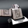 BẬT LỬA ZIPPO MẠ BẠC GIẢ CỔ CHỦ ĐỀ 50 ĐÔ LA BẢN XUẤT CHÂU ÂU (CỰC HIẾM) ĐỜI X NĂM 1994 ZL116