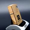 BẬT LỬA ZIPPO BRASS CHỦ ĐỀ XÌ GÀ ĐỜI XIII LA MÃ NĂM 1997 ZL117