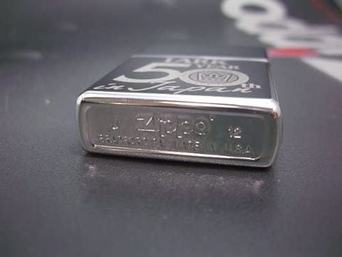 BẬT LỬA ZIPPO MẠ CHROME CHỦ ĐỀ KỶ NIỆM 50 NĂM THÀNH LẬP HÃNG Z202