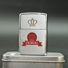 BẬT LỬA ZIPPO CHROME BÓNG SƠN HẤP NHIỆT CHỦ ĐỀ DORAL KỶ NIỆM 25 NĂM ĐỜI XI NĂM 1995 ZL216