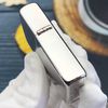 BẬT LỬA ZIPPO MẠ BẠC HOA VĂN KHẢM XÀ CỪ (KHẢM TRAI) CÁ HEO ZN83