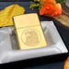 BẬT LỬA ZIPPO BRASS MẠ VÀNG CHÂN DUNG ĐẠI BÀNG ĐỜI XI NĂM 1995 ZL146