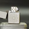 BẬT LỬA ZIPPO MẠ NIKEN BÓNG CHỦ ĐỀ HOA TUYẾT NĂM 2010 Z78