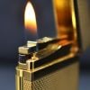 Bật lửa Dupont ô vuông nhỏ vàng D108