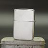 BẬT LỬA ZIPPO SATIN SƠN HẤP NHIỆT CHỦ ĐỀ NỮ THẦN TỰ DO NĂM 2010 Z83