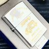 BẬT LỬA ZIPPO MẠ BẠC DEMI VÀNG CHỦ ĐỀ XE Ô TÔ CỔ ĐỜI XI LA MÃ SẢN XUẤT NĂM 1995 - ZL260