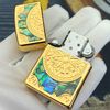 BẬT LỬA ZIPPO MẠ VÀNG HOA VĂN KHẢM XÀ CỪ ( KHẢM TRAI) LA BÀN TÁM PHƯƠNG BỐN HƯỚNG ZN79