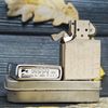 BẬT LỬA ZIPPO CHROME BÓNG CHỦ ĐỀ XE CỔ VÀ NGƯỜI MẪU BẢN XUẤT CHÂU ÂU ĐỜI XIII NĂM 1997 ZL126