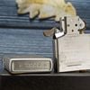 BẬT LỬA ZIPPO SATIN SƠN HẤP NHIỆT CHỦ ĐỀLÔ GÔ THƯƠNG HIỆU NĂM 2009 Z64