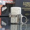 BẬT LỬA ZIPPO MẠ BẠC LUPIN ĐẾ SÚNG CỰC ĐỘC ĐẸP FULL BOX ĐỜI XVI LA MÃ NĂM 2000 ZS89