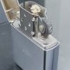 Bật Lửa Zippo Cổ Đồng Khối Mạ Chrome Phay Xước Trơn 2 Mặt Năm 1982 Đời 8 Vạch Huyền ZC230
