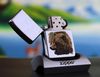 BẬT LỬA ZIPPO CHROME BÓNG SƠN HẤP NHIỆT CHỦ ĐỀ ĐẦU GẤU ĐỜI XV NĂM 1999 ZL48