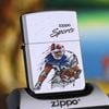 BẬT LỬA ZIPPO CHROME BÓNG SƠN HẤP NHIỆT CHỦ ĐỀ THỂ THAO BÓNG BẦU DỤC ĐỜI XIII NĂM 1997 ZL30