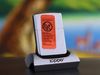 BẬT LỬA ZIPPO CHROME CHỦ ĐỀ EMBLEM LA BÀN - BỐN PHƯƠNG TÁM HƯỚNG ĐỜI XIII NĂM 1997 ZL63