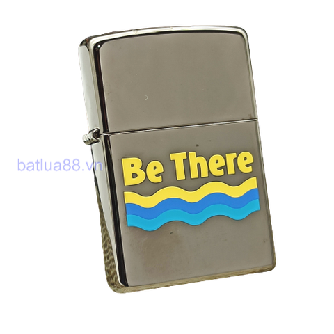 BẬT LỬA ZIPPO MẠ NIKEN BÓNG CHỦ ĐỀ BE THERE  NĂM 2002 Z110