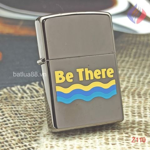 BẬT LỬA ZIPPO MẠ NIKEN BÓNG CHỦ ĐỀ BE THERE  NĂM 2002 Z110