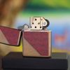 BẬT LỬA ZIPPO BRASS HOA VĂN SƠN ĐỎ NĂM 2015 Z17
