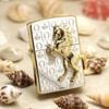 BẬT LỬA ZIPPO USA XUẤT NHẬT MẠ VÀNG NGỰA NỔI NỀN BẠC DEMI VÀNG SANG TRỌNG - ZN95
