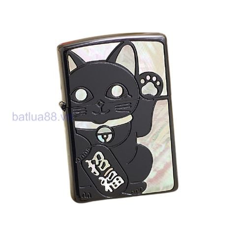 BẬT LỬA ZIPPO USA XUẤT NHẬT KHẢM XÀ CỪ MÈO CHIÊU TÀI MAY MẮN MẠ NIKEN ĐEN BÓNG NỀN TRẮNG  - ZN94