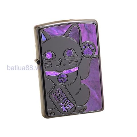 BẬT LỬA  ZIPPO USA XUẤT NHẬT KHẢM XÀ CỪ MÈO CHIÊU TÀI MAY MẮN MẠ NIKEN ĐEN BÓNG NỀN TÍM  - ZN94