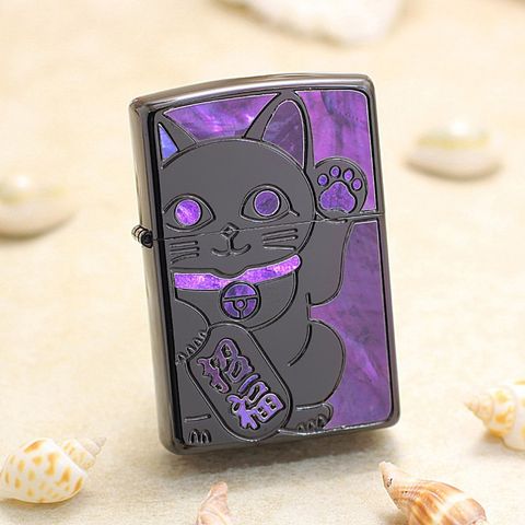 BẬT LỬA  ZIPPO USA XUẤT NHẬT KHẢM XÀ CỪ MÈO CHIÊU TÀI MAY MẮN MẠ NIKEN ĐEN BÓNG NỀN TÍM  - ZN94