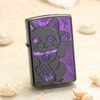 BẬT LỬA  ZIPPO USA XUẤT NHẬT KHẢM XÀ CỪ MÈO CHIÊU TÀI MAY MẮN MẠ NIKEN ĐEN BÓNG NỀN TÍM  - ZN94