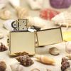 BẬT LỬA ZIPPO USA XUẤT NHẬT MẠ VÀNG NGỰA NỔI NỀN ĐỎ SANG TRỌNG - ZN95