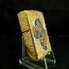 BẬT LỬA ZIPPO MẠ VÀNG BẢN AMOR VỎ DÀY KỲ LÂN TÀI LỘC MAY MẮN TRÊN NỀN HOA VĂN KÍN 5 MẶT - ZN106