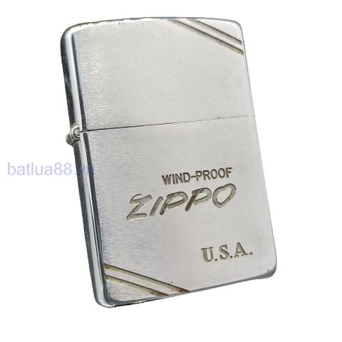 BẬT LỬA ZIPPO ĐÁY LỒI CHỮ XÉO ĐỜI LA MÃ HIẾM GẶP ĐỜI III LA MÃ SẢN XUẤT NĂM 1987 ZCU21