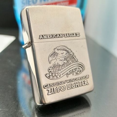 ZCU7 – ZIPPO MẠ BẠC ĐẠI BÀNG ĐẮP NỔI ĐỜI VII LA MÃ CHỮ XÉO SẢN XUẤT NĂM 1991 BẢN CHỦ ĐỀ RẤT HIẾM – ĐÃ QUA SỬ DỤNG