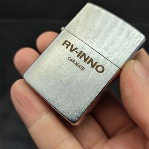 BẬT LỬA ZIPPO ĐÁY LỒI CHỮ XÉO ĐỜI LA MÃ HIẾM GẶP ĐỜI VII LA MÃ SẢN XUẤT NĂM 1991 ZCU23