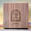 Bộ Sưu Tập Zippo ZS30 - Kỷ Niệm 25 Năm Bản Bí Ẩn Rừng Xanh 1995