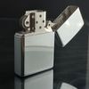 BẬT LỬA ZIPPO CHROME CHỦ ĐỀ TRƯỜNG ĐẠI HỌC ĐỜI IX NĂM 1993 ZL143