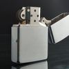 BẬT LỬA ZIPPO MẠ CHROME CHỦ ĐỀ CÁ HEO MAY MẮN ĐỜI IX LA MÃ SẢN XUẤT NĂM 1993 - ZL248