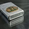 BẬT LỬA ZIPPO CHROME EMBLEM THỢ SĂN ĐỜI XII NĂM 1996 ZL213