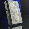 BẬT LỬA  ZIPPO USA XUẤT NHẬT KHẢM XÀ CỪ MÈO CHIÊU TÀI MAY MẮN MẠ BẠC BÓNG NỀN TRẮNG  - ZN94