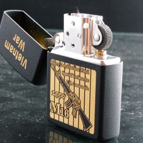 BẬT LỬA ZIPPO CỐT ĐỒNG SƠN TĨNH ĐIỆN CHỦ ĐỀ CHIẾN TRANH VIETNAM WAR SÚNG M16 - Z222