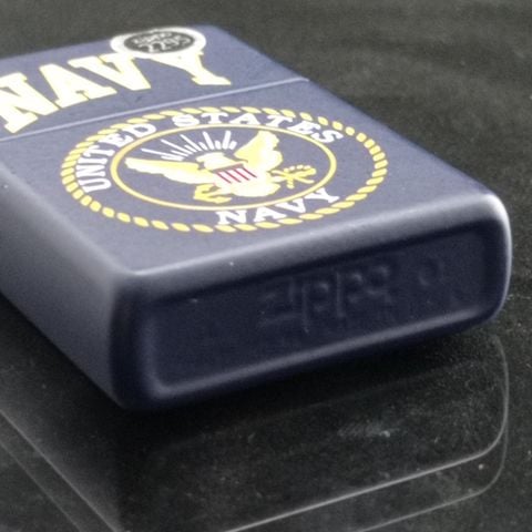 BẬT LỬA ZIPPO SƠN TĨNH ĐIỆNCHỦ ĐỀQUÂN SỰ HOA KỲ NAVY NĂM 2002 Z272